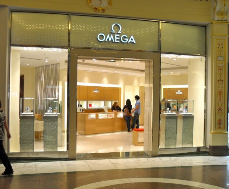 Store Front Windows & Entrance – 10 mm Tempered Glass Commercial Storefront System, Frameless/Framed Shopfront Windows and Glass Doors by INFOCUS Glass & Aluminium Works, Dubai